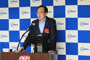 講演する東京工業大学 科学技術創成研究院 本村教授の写真